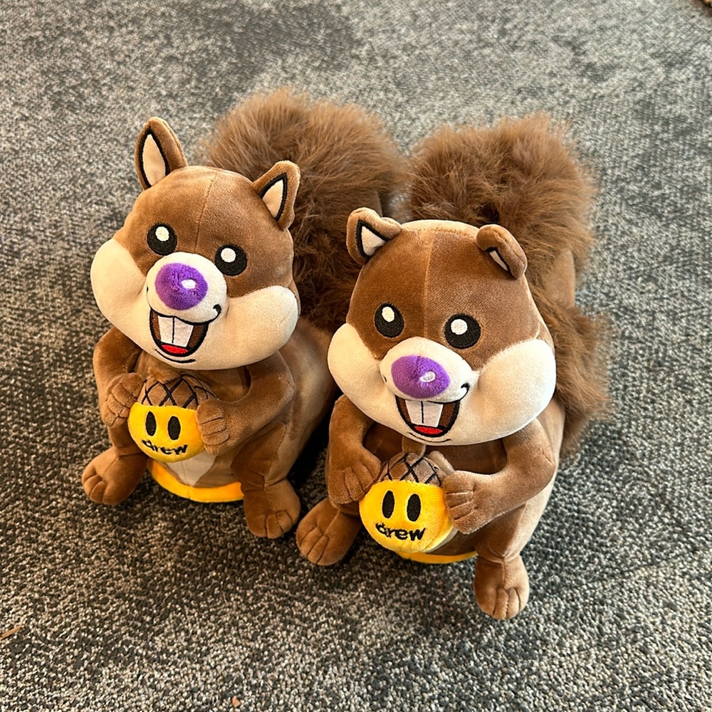 Drew house Sherman plush slippers - Picture 1 of 5